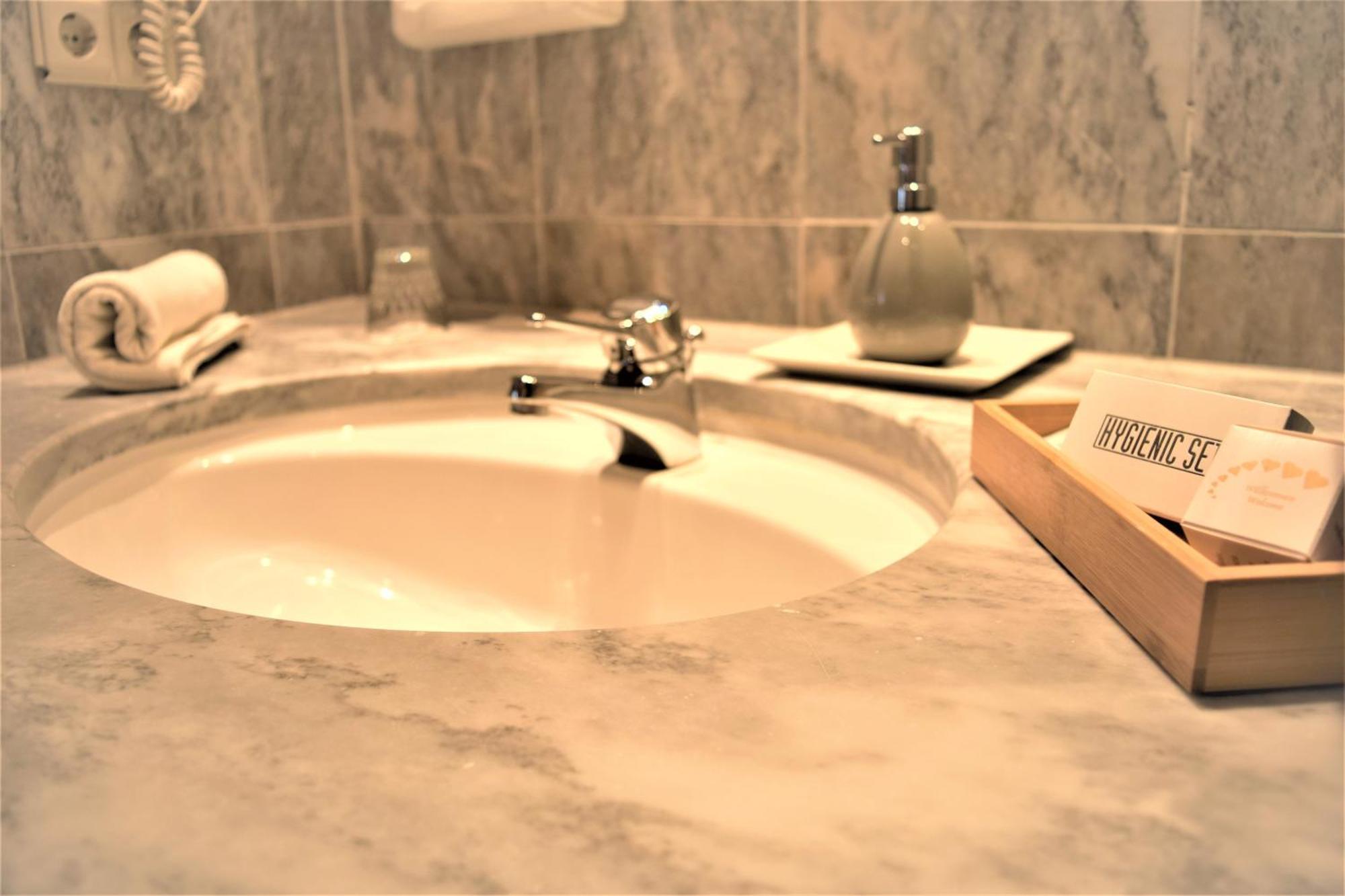 Hotel Zum Braeu Kinding Ngoại thất bức ảnh